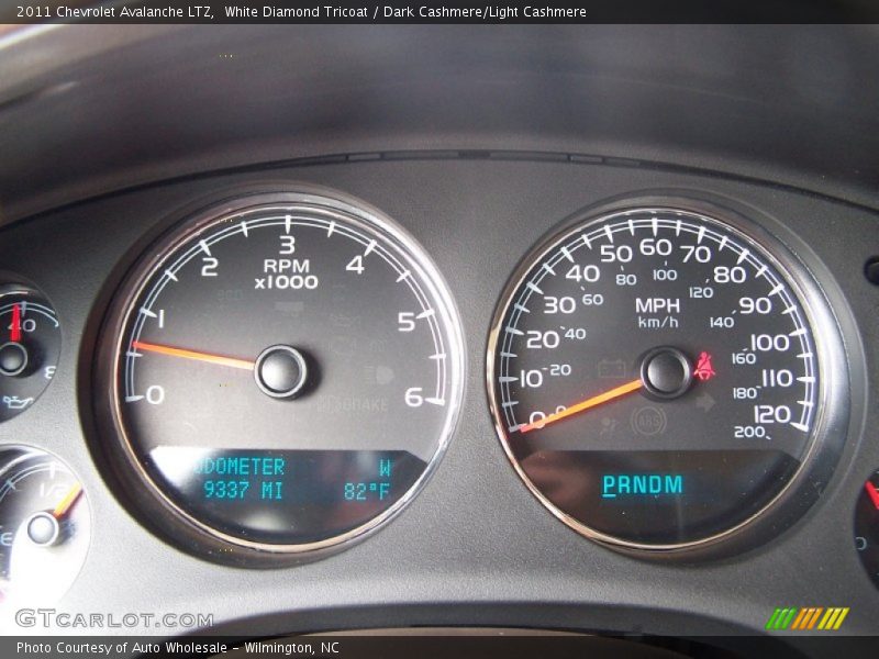 White Diamond Tricoat / Dark Cashmere/Light Cashmere 2011 Chevrolet Avalanche LTZ