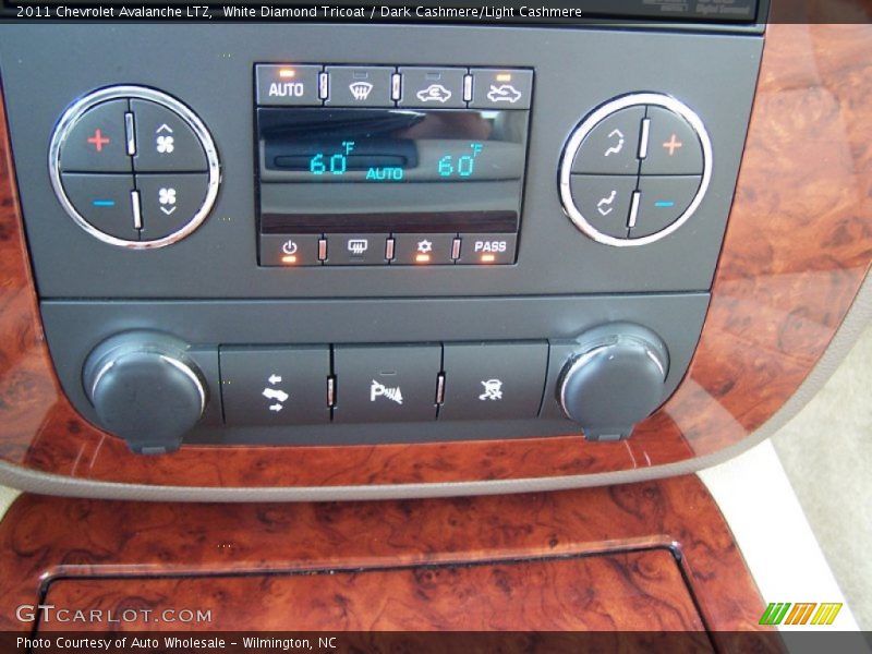 White Diamond Tricoat / Dark Cashmere/Light Cashmere 2011 Chevrolet Avalanche LTZ