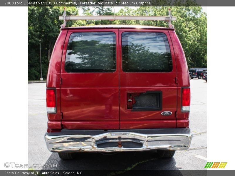 Toreador Red Metallic / Medium Graphite 2000 Ford E Series Van E350 Commercial