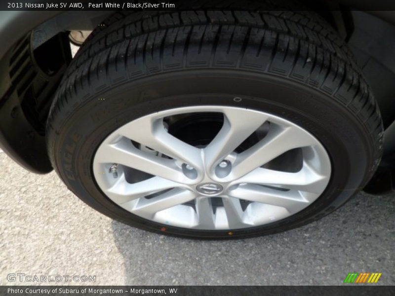 Pearl White / Black/Silver Trim 2013 Nissan Juke SV AWD