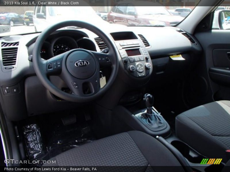 Clear White / Black Cloth 2013 Kia Soul 1.6