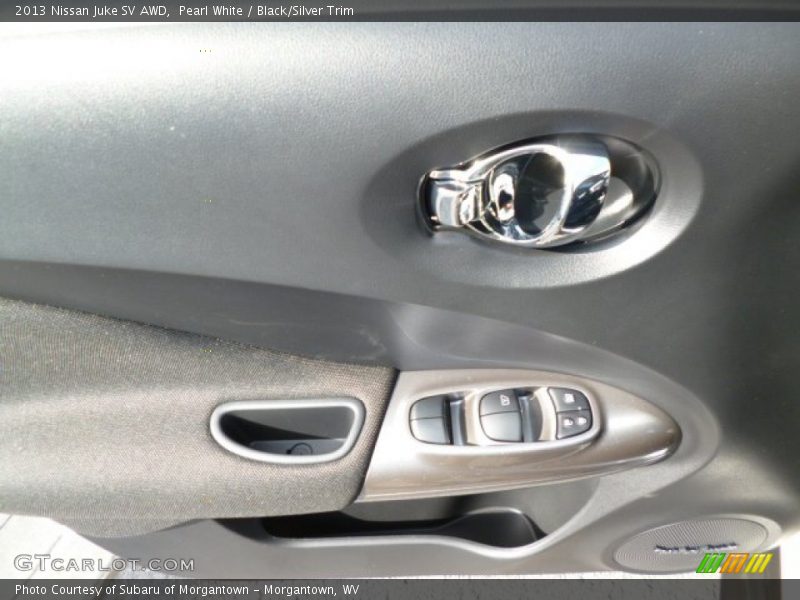 Pearl White / Black/Silver Trim 2013 Nissan Juke SV AWD