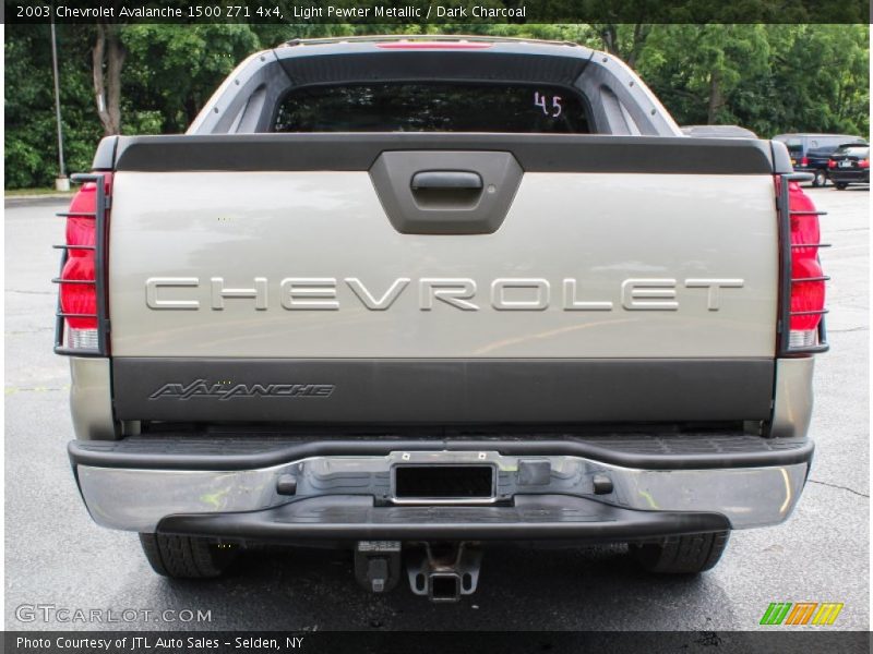 Light Pewter Metallic / Dark Charcoal 2003 Chevrolet Avalanche 1500 Z71 4x4
