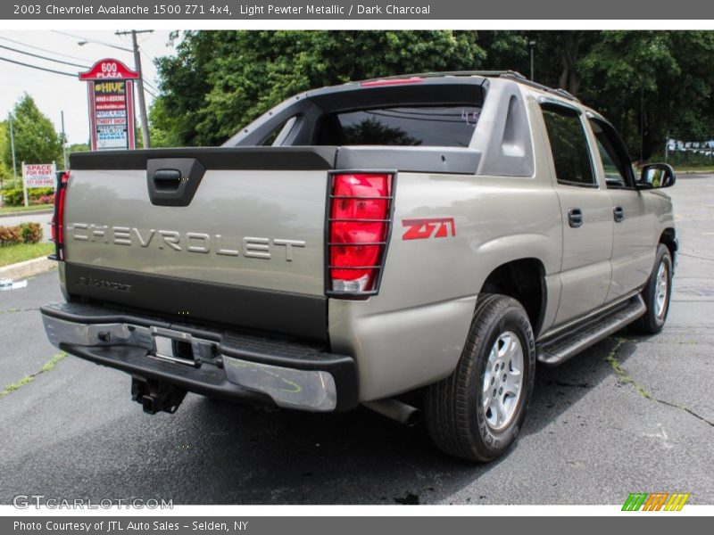 Light Pewter Metallic / Dark Charcoal 2003 Chevrolet Avalanche 1500 Z71 4x4