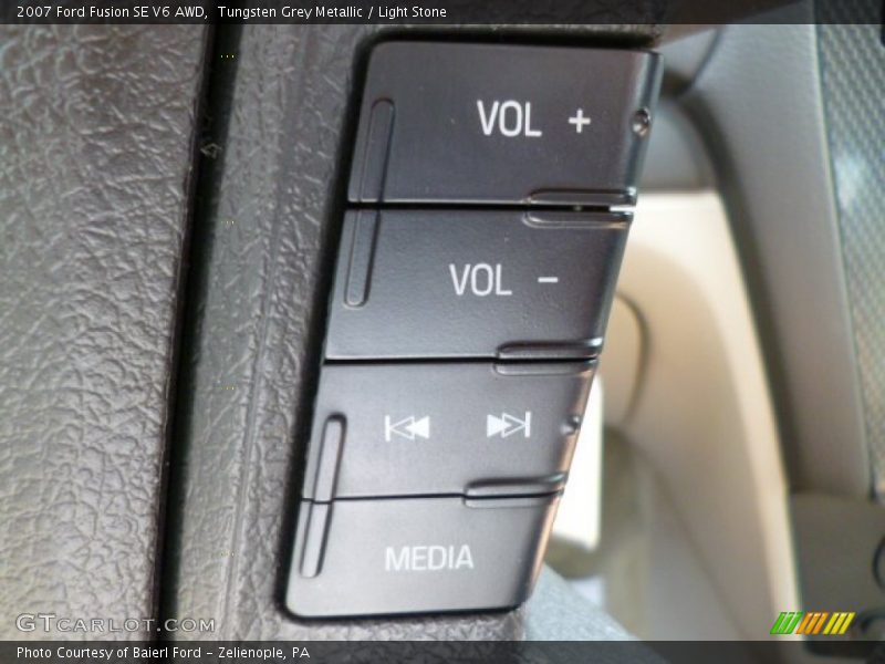 Controls of 2007 Fusion SE V6 AWD