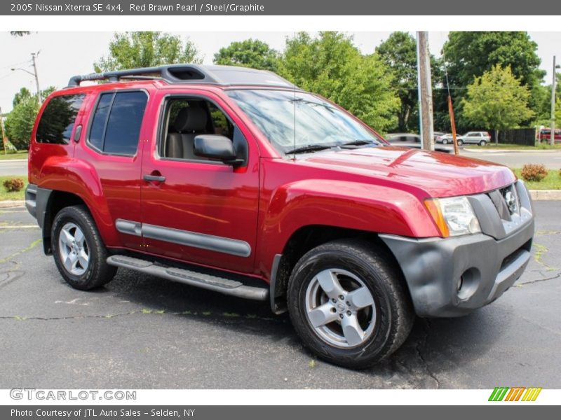 Front 3/4 View of 2005 Xterra SE 4x4