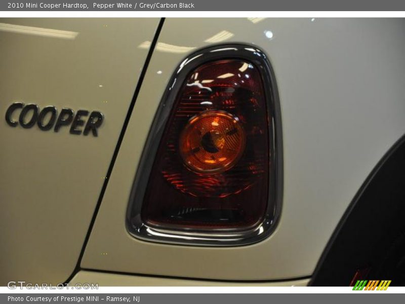 Pepper White / Grey/Carbon Black 2010 Mini Cooper Hardtop