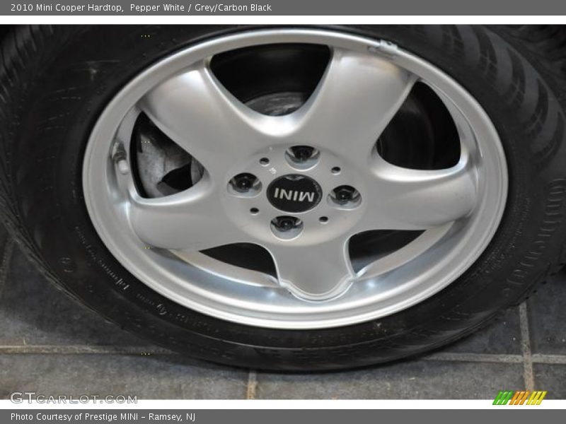 Pepper White / Grey/Carbon Black 2010 Mini Cooper Hardtop