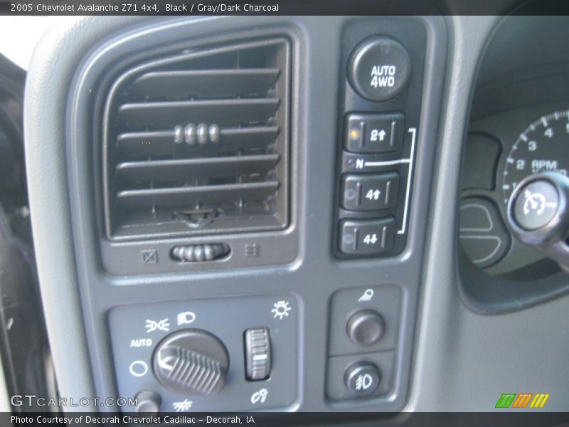 Black / Gray/Dark Charcoal 2005 Chevrolet Avalanche Z71 4x4