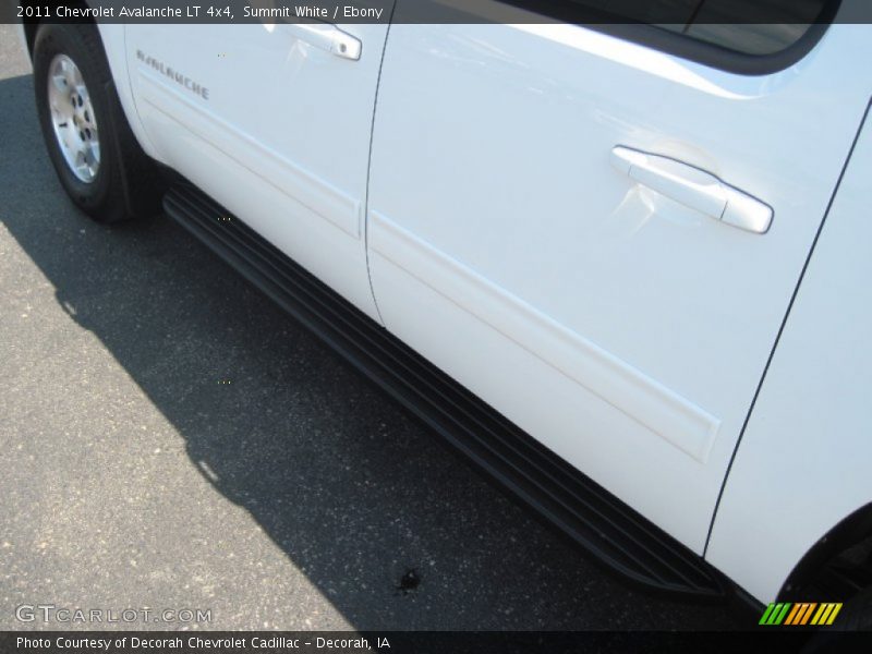 Summit White / Ebony 2011 Chevrolet Avalanche LT 4x4