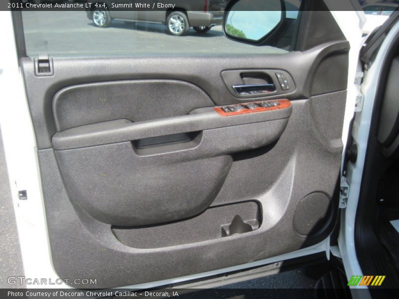 Summit White / Ebony 2011 Chevrolet Avalanche LT 4x4