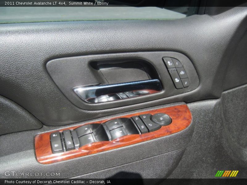 Summit White / Ebony 2011 Chevrolet Avalanche LT 4x4