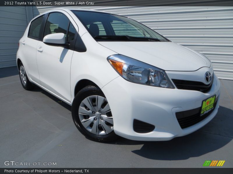 Super White / Ash Gray 2012 Toyota Yaris L 5 Door