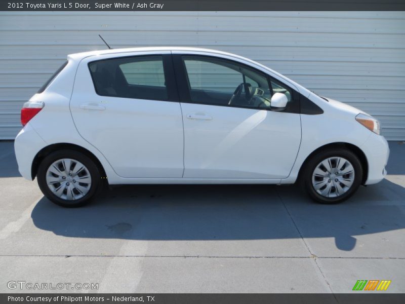 Super White / Ash Gray 2012 Toyota Yaris L 5 Door