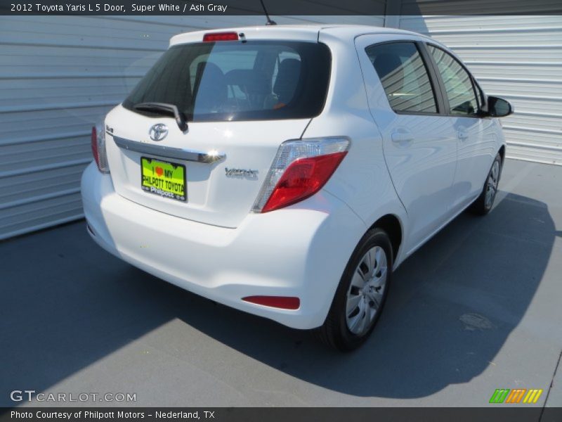 Super White / Ash Gray 2012 Toyota Yaris L 5 Door