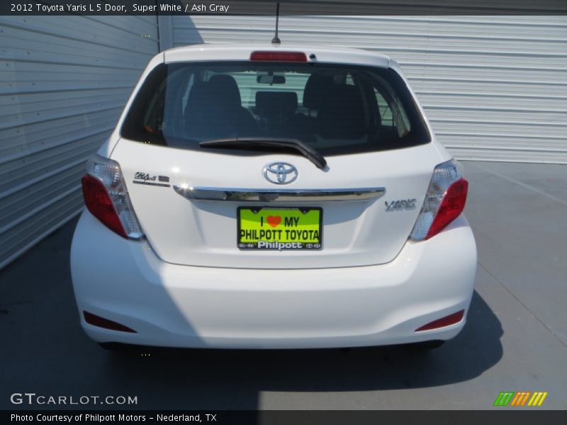 Super White / Ash Gray 2012 Toyota Yaris L 5 Door