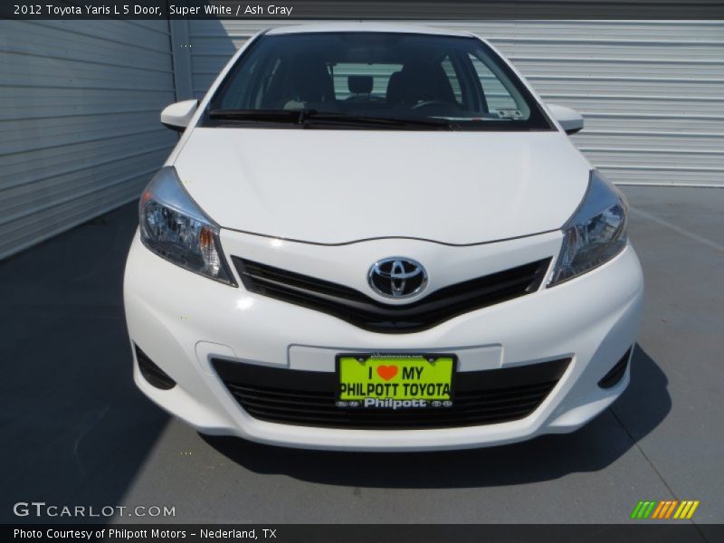Super White / Ash Gray 2012 Toyota Yaris L 5 Door