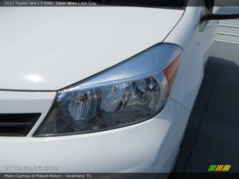 Super White / Ash Gray 2012 Toyota Yaris L 5 Door