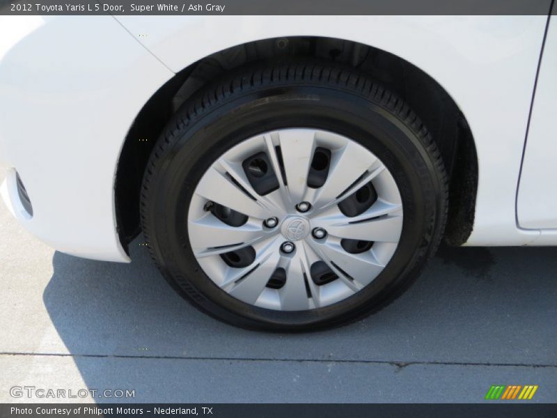 Super White / Ash Gray 2012 Toyota Yaris L 5 Door