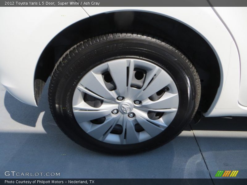 Super White / Ash Gray 2012 Toyota Yaris L 5 Door