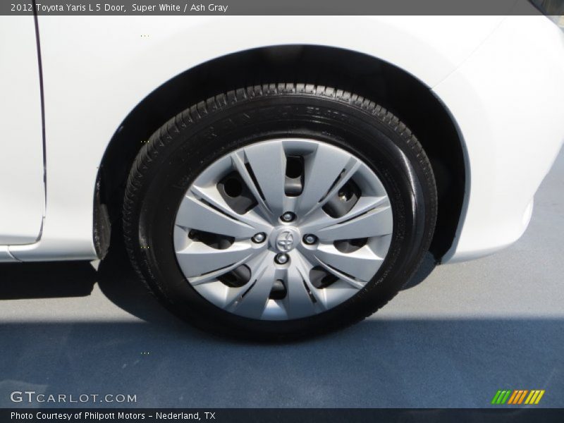 Super White / Ash Gray 2012 Toyota Yaris L 5 Door