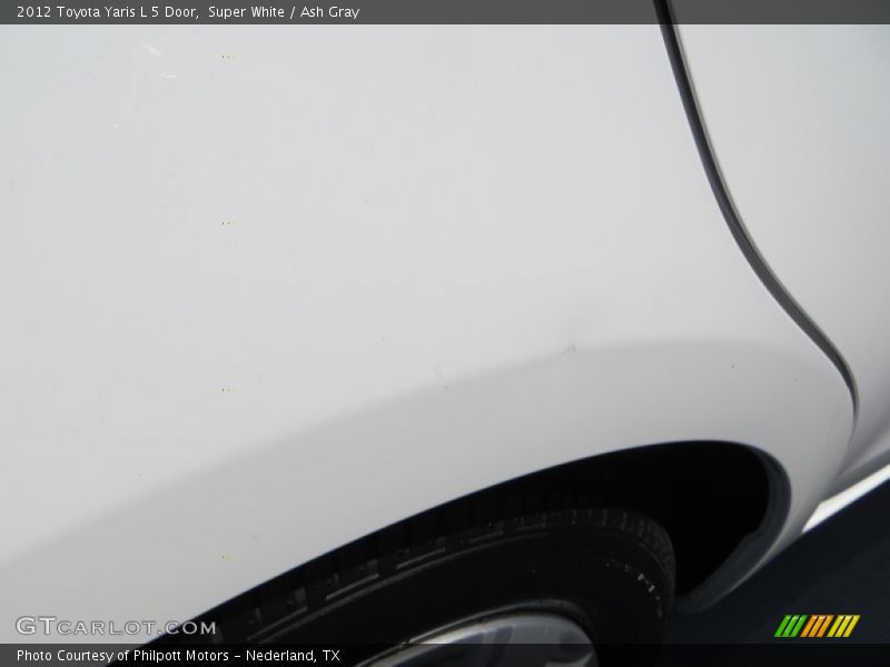 Super White / Ash Gray 2012 Toyota Yaris L 5 Door