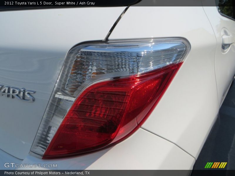 Super White / Ash Gray 2012 Toyota Yaris L 5 Door