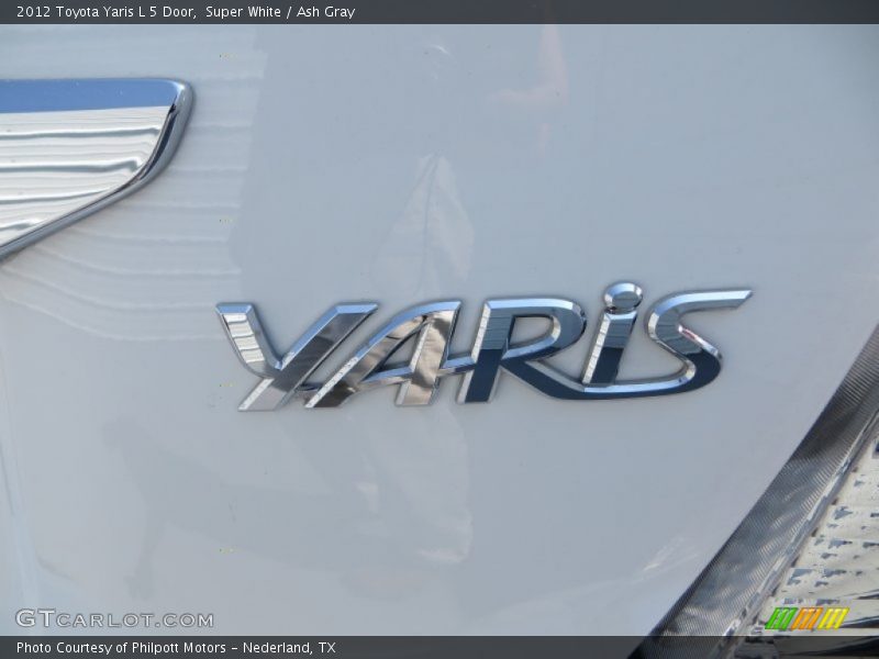 Super White / Ash Gray 2012 Toyota Yaris L 5 Door