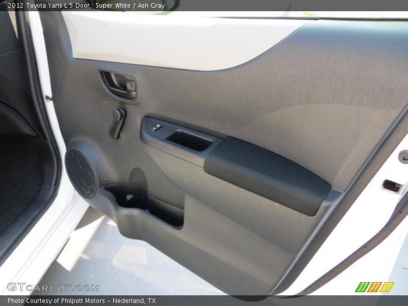 Super White / Ash Gray 2012 Toyota Yaris L 5 Door