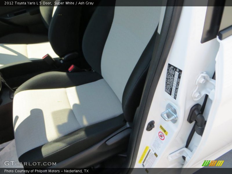 Super White / Ash Gray 2012 Toyota Yaris L 5 Door