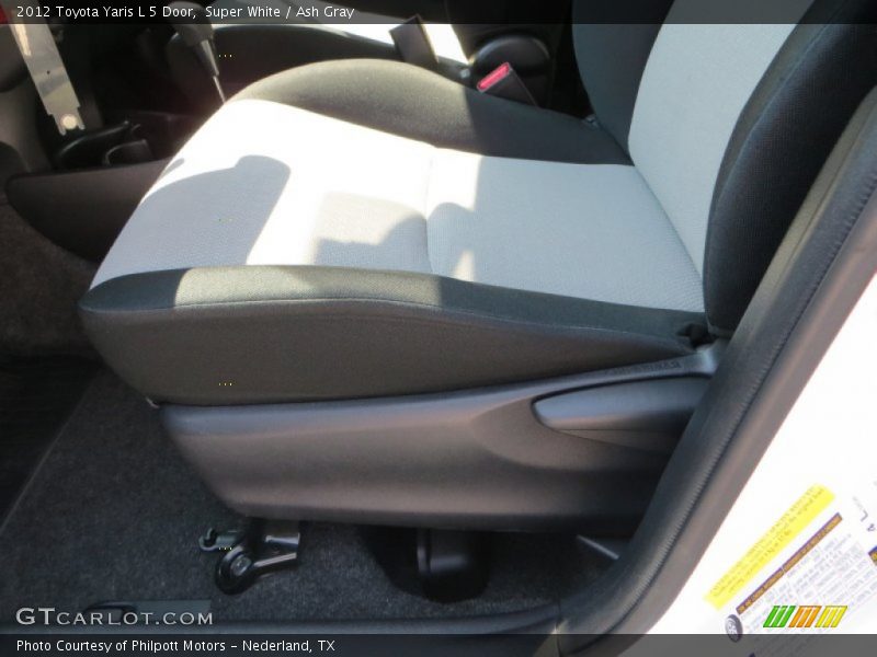 Super White / Ash Gray 2012 Toyota Yaris L 5 Door