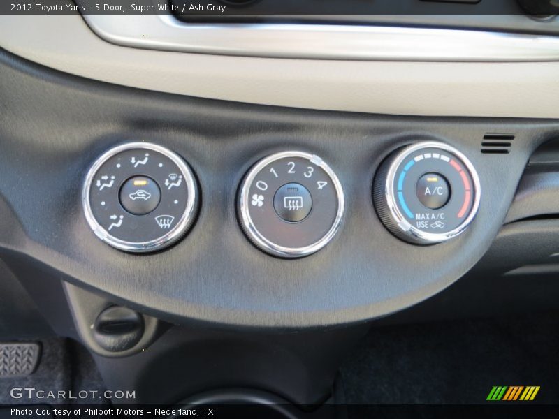 Super White / Ash Gray 2012 Toyota Yaris L 5 Door