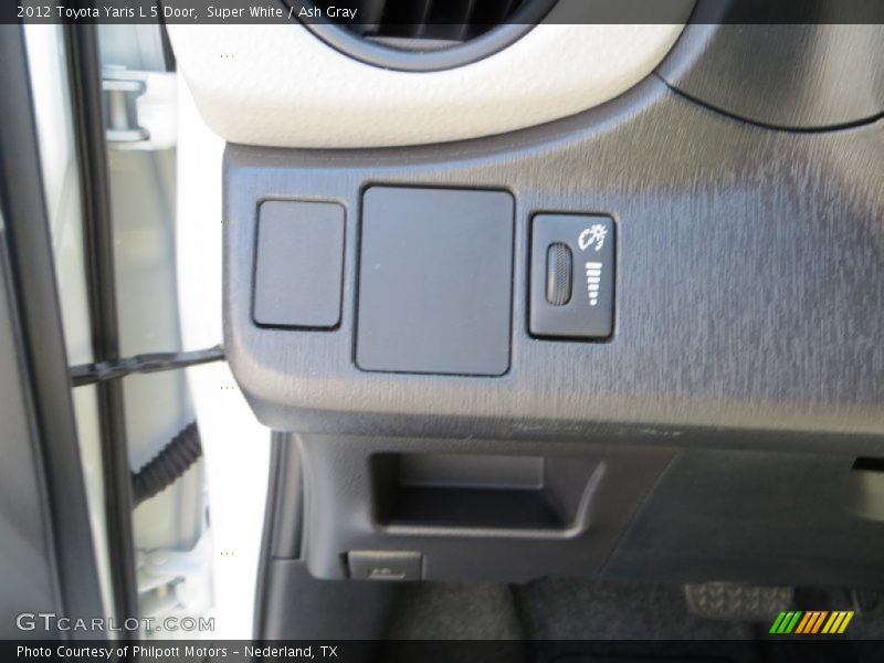 Super White / Ash Gray 2012 Toyota Yaris L 5 Door