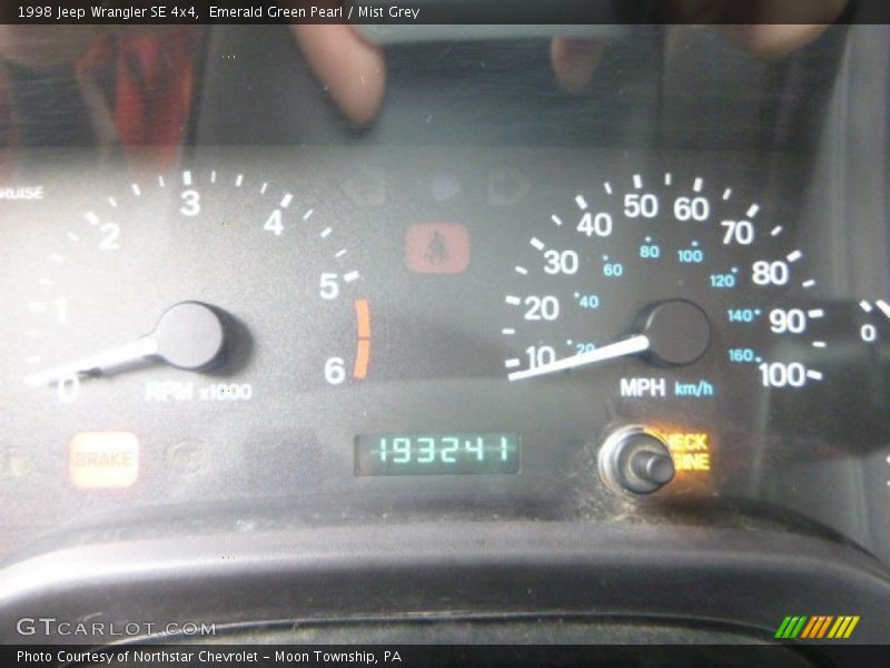 Emerald Green Pearl / Mist Grey 1998 Jeep Wrangler SE 4x4