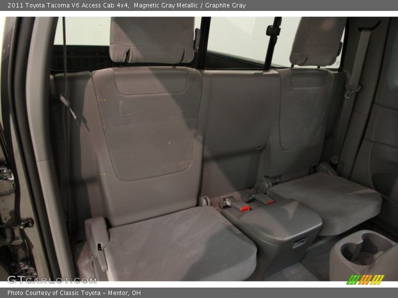 Magnetic Gray Metallic / Graphite Gray 2011 Toyota Tacoma V6 Access Cab 4x4