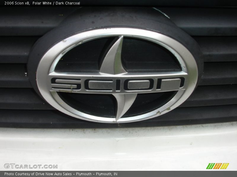 Polar White / Dark Charcoal 2006 Scion xB