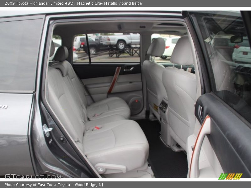 Magnetic Gray Metallic / Sand Beige 2009 Toyota Highlander Limited 4WD