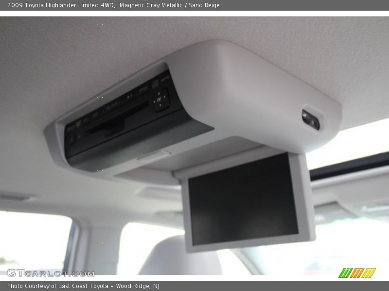 Magnetic Gray Metallic / Sand Beige 2009 Toyota Highlander Limited 4WD