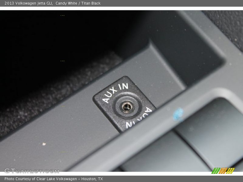 Candy White / Titan Black 2013 Volkswagen Jetta GLI