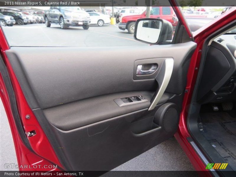 Cayenne Red / Black 2011 Nissan Rogue S