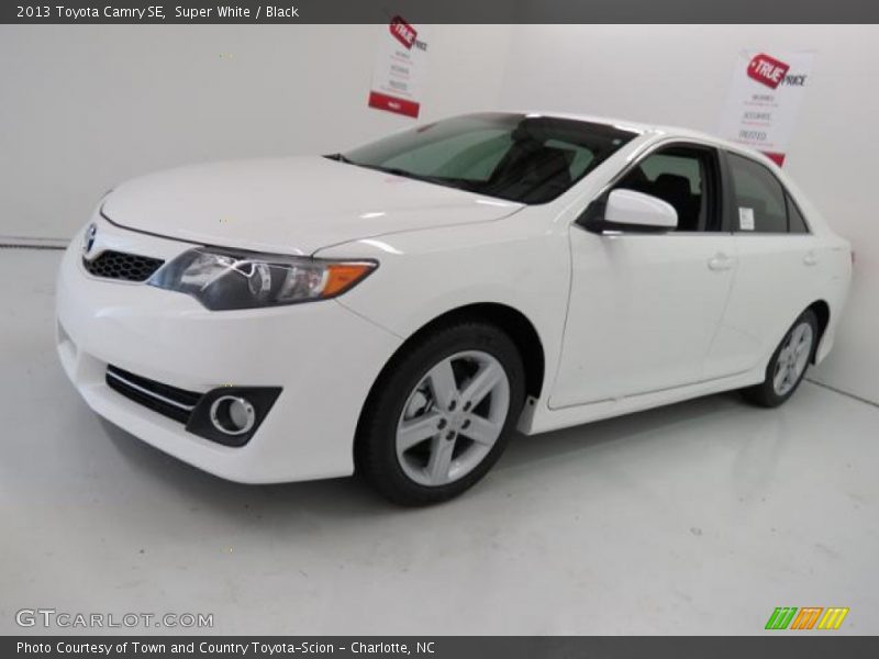 Super White / Black 2013 Toyota Camry SE