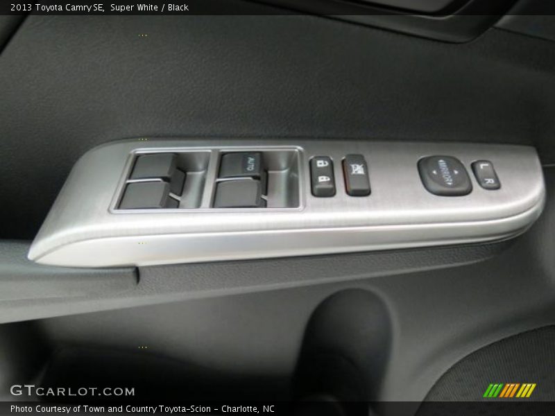 Super White / Black 2013 Toyota Camry SE