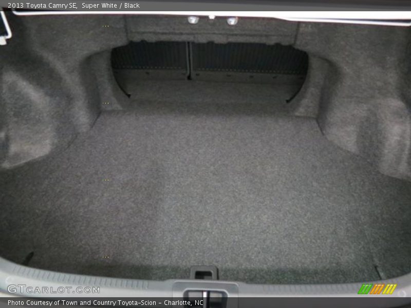 Super White / Black 2013 Toyota Camry SE
