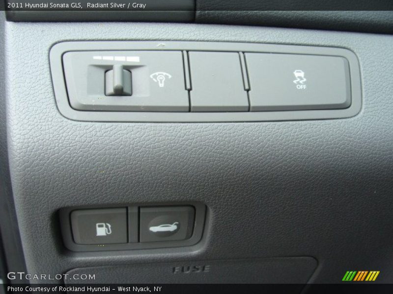 Radiant Silver / Gray 2011 Hyundai Sonata GLS
