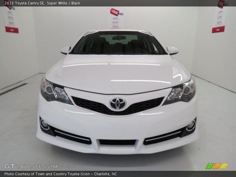 Super White / Black 2013 Toyota Camry SE