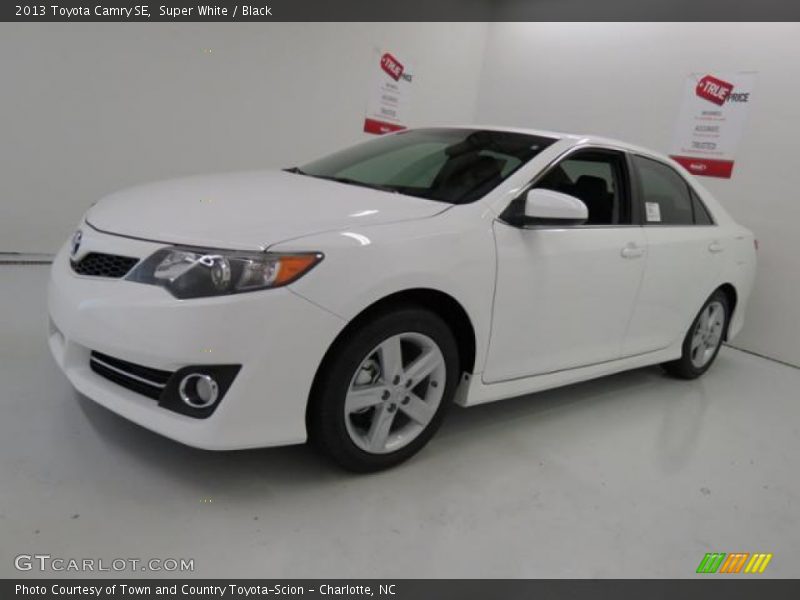 Super White / Black 2013 Toyota Camry SE