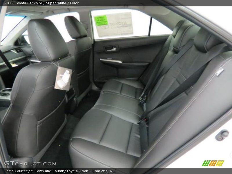 Super White / Black 2013 Toyota Camry SE