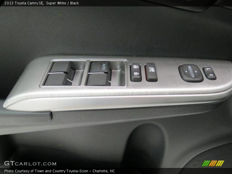 Super White / Black 2013 Toyota Camry SE