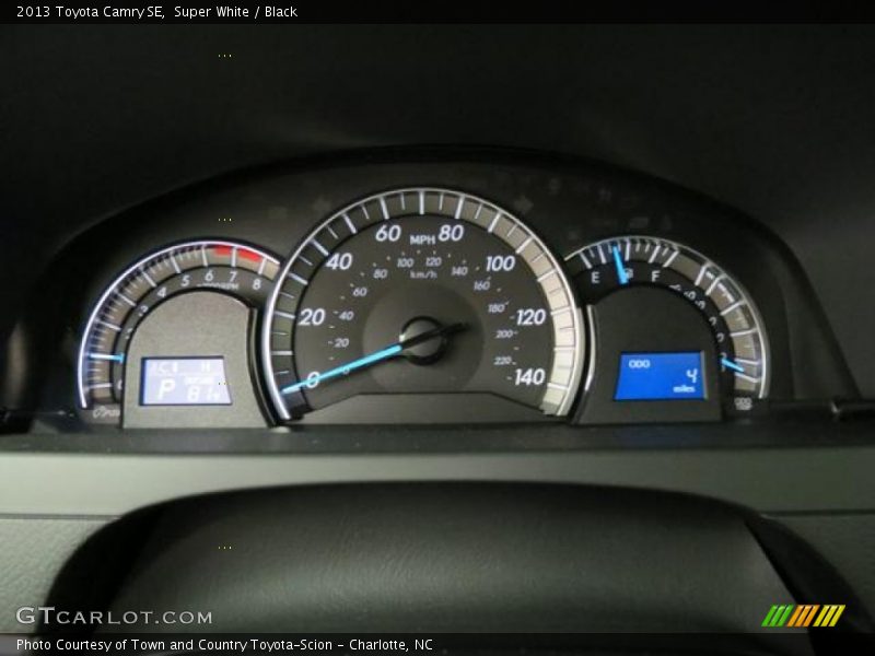Super White / Black 2013 Toyota Camry SE