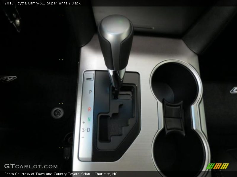 Super White / Black 2013 Toyota Camry SE
